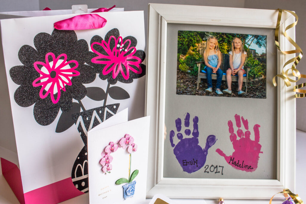 Thoughtful digital frame gift for mother's day